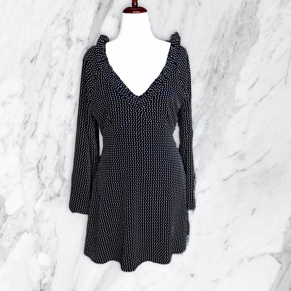 👗|•VERY J•| Black & White Dot Ruffled Deep V-neck Dress Size Large